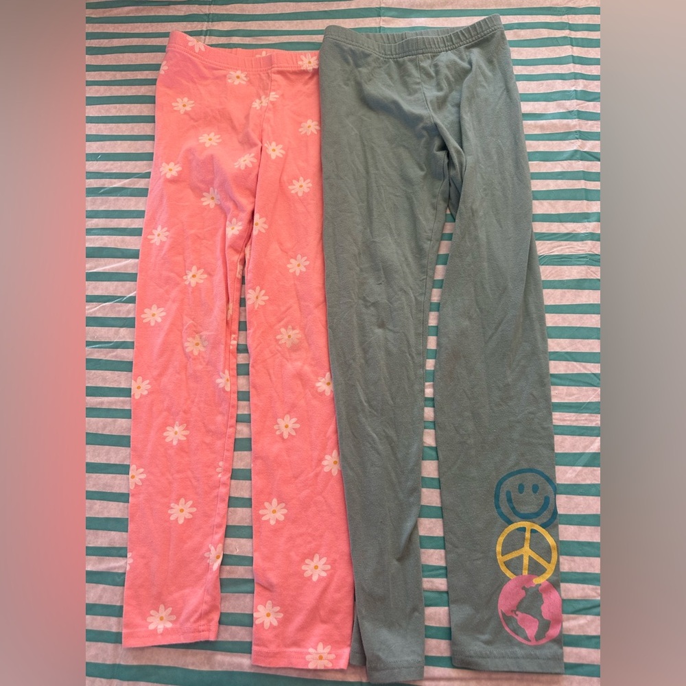Girls 10-12 Old navy spring leggings. Two pairs